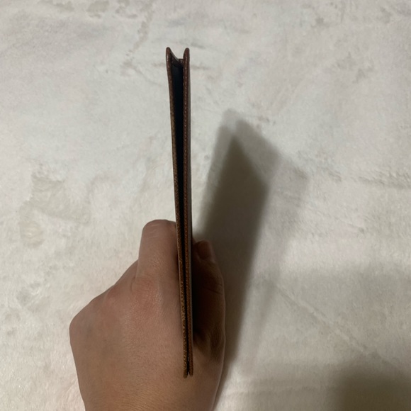 Authentic Louis Vuitton Taiga ID/Card Holder in GUC - Picture 6 of 9